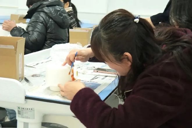 青中学手提花灯妇女节工会活动AG真人游戏地址知荐杭州四季(图2)